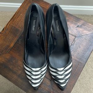 White House Black Market Scarlett black leather pumps size 7.5